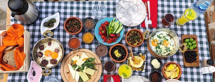 Kavun Breakfast & More is one of İzmir.