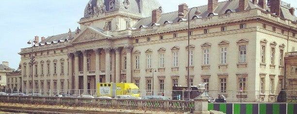 École Militaire is one of Eurotrip.
