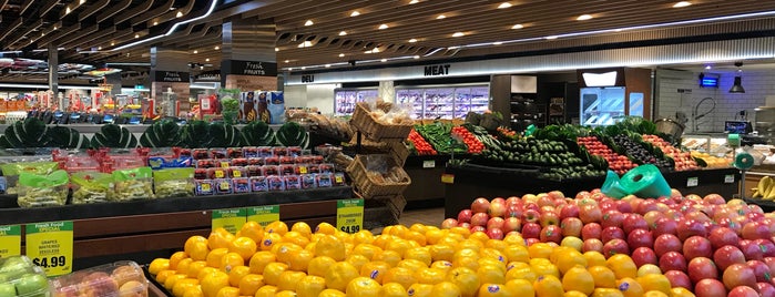 Romeo's Food Hall IGA is one of Locais salvos de Marcel.