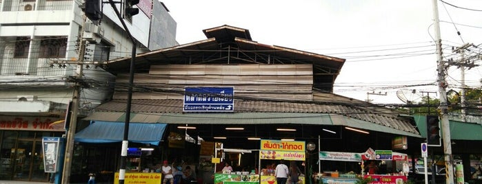 ตลาดสวายเรียง is one of ตลาดๆ โคราช.