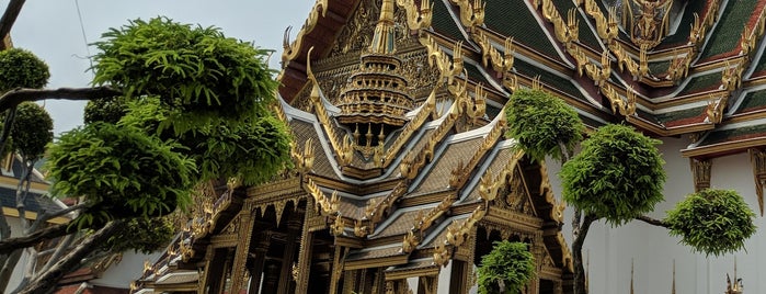 Aporn Pimok Hall is one of Bangkok.