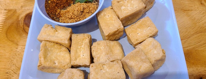 Naefu is one of อุบลราชธานี-4-Bakery-Dessert-Tea.