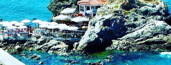 Iyot Restaurant Cafe & Beach is one of Yakın Tatil.