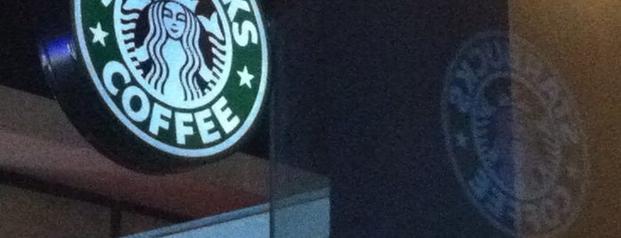 Starbucks is one of Tempat yang Disukai Yhel.