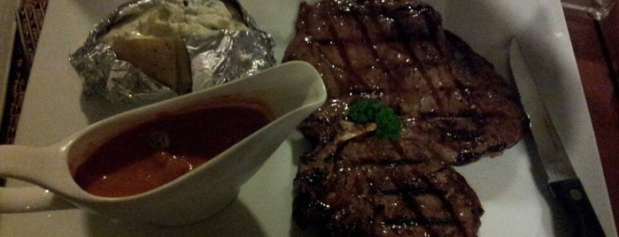 Medium Rare Steakhouse is one of สถานที่ที่ MKV ถูกใจ.