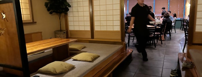 Jun's Japanese Restaurant is one of Tempat yang Disukai Nash.