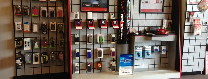 Verizon Authorized Retailer - Wireless World is one of สถานที่ที่ Harry ถูกใจ.