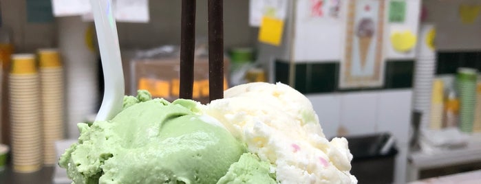 The Original Chinatown Ice Cream Factory is one of Zlata'nın Beğendiği Mekanlar.
