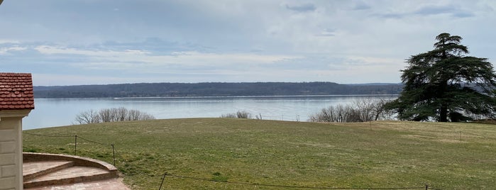 Potomac River is one of สถานที่ที่ Lizzie ถูกใจ.