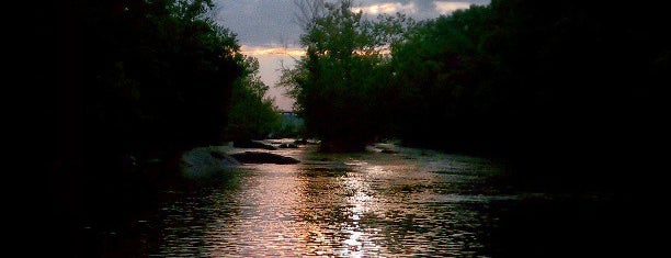 James River is one of Orte, die Michael gefallen.