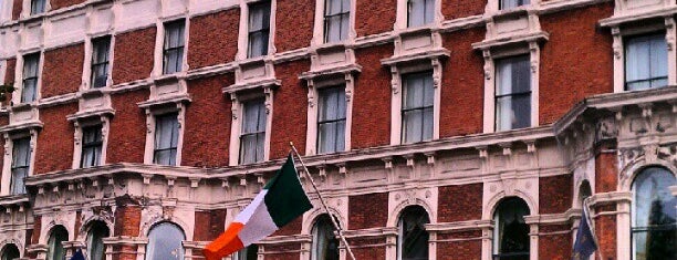 The Shelbourne Dublin, A Renaissance Hotel is one of Locais curtidos por Sip With.