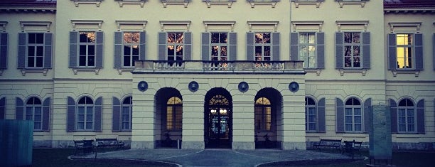 Kunstuniversität Graz is one of สถานที่ที่ Orhan Veli ถูกใจ.