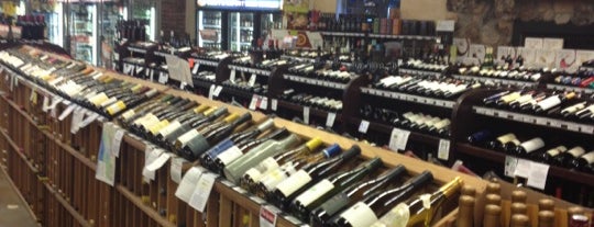 Village West Discount Liquors is one of Posti che sono piaciuti a A.