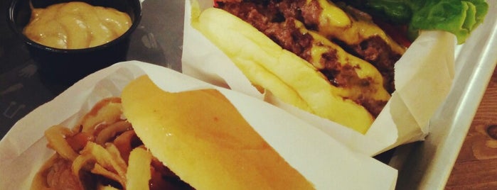 The Good Burger is one of Posti salvati di Enrique.
