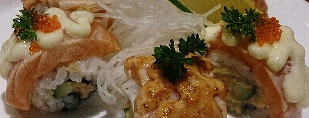 Sakae Sushi is one of Locais curtidos por ÿt.
