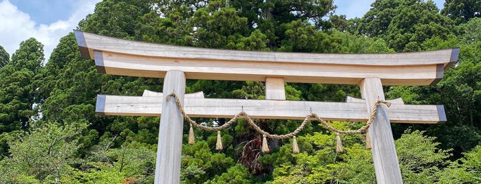 戸隠神社 中社 is one of สถานที่ที่ Minami ถูกใจ.