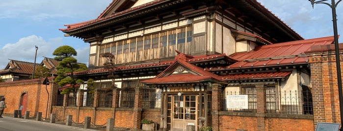 太宰治記念館 斜陽館 is one of สถานที่ที่ Minami ถูกใจ.