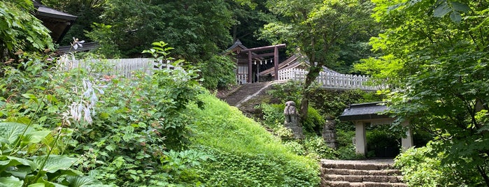 戸隠神社 奥社 is one of สถานที่ที่ Minami ถูกใจ.