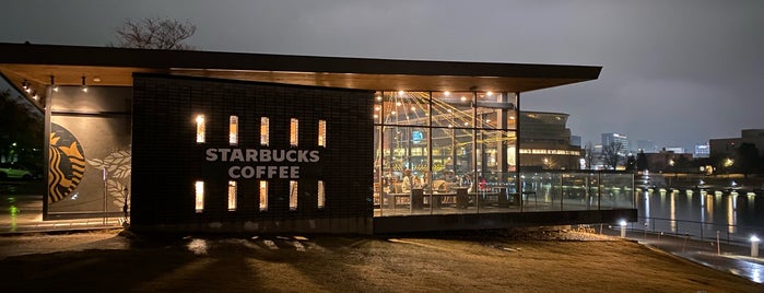 Starbucks is one of Minami : понравившиеся места.