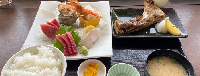 三崎魚市場食堂 is one of Posti che sono piaciuti a Minami.