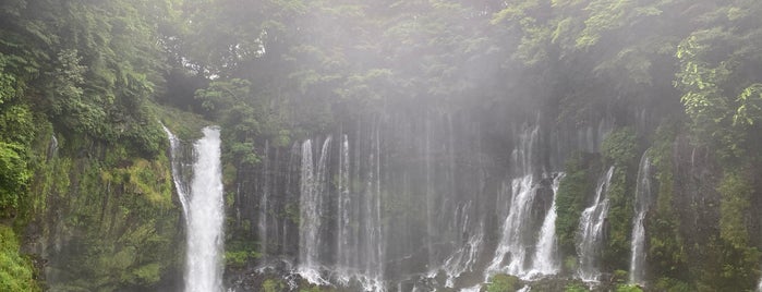 Shiraito Falls is one of Lugares favoritos de Minami.