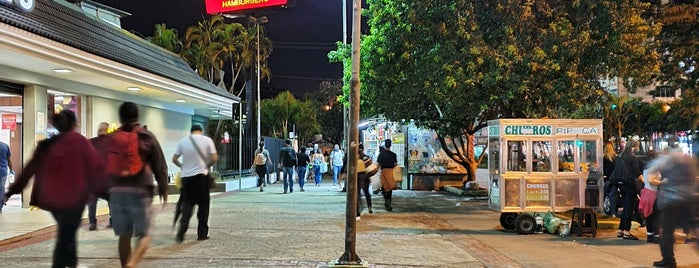 Centro de Niterói is one of Tempat yang Disukai Flor.