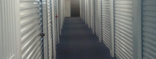 Lock Up Self Storage is one of Tempat yang Disukai Ray.