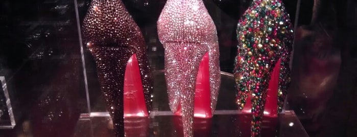 Christian Louboutin is one of Lieux qui ont plu à Remco.