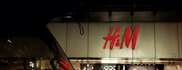 H&M is one of Hong Kong Trip.