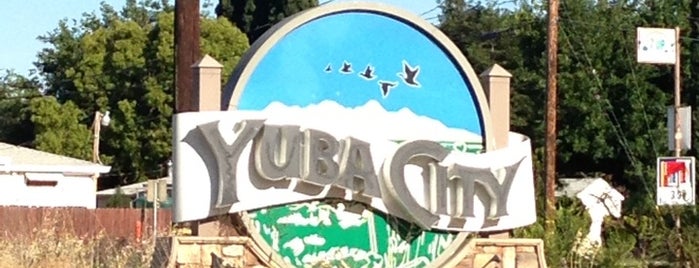 Yuba City is one of สถานที่ที่ Aashna ถูกใจ.
