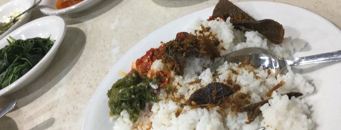 Kedai Nasi Pauh Piaman is one of At Airport Soekarno Hatta.