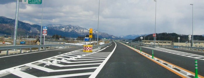 村上山辺里IC is one of E7 日本海東北自動車道 NIHONKAI-TOHOKU EXPRESSWAY.