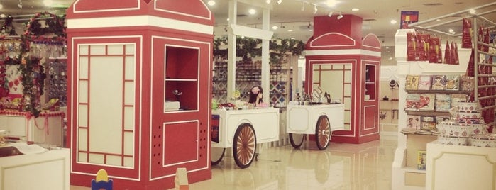 Charisma - Supermarket Fashion Accessories is one of Must Visit Spots for Designer & Architect.