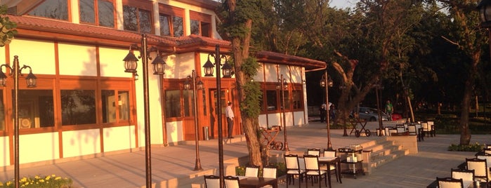 Cesni Dersaadet Restaurant is one of Çankaya mekanlat.