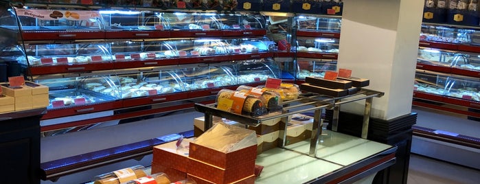 Holland Bakery is one of tempat yg nietha kunjungi.