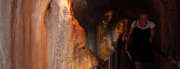 Podzemní vřídla exkurze is one of KVary.