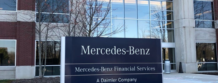 Mercedes-Benz Financial Services is one of สถานที่ที่ Lisa ถูกใจ.