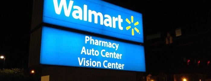 Walmart Supercenter is one of สถานที่ที่ Karen ถูกใจ.