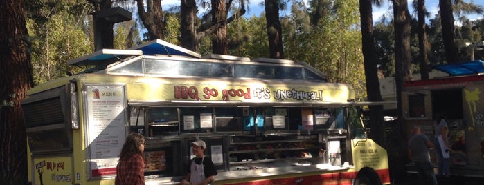 Smokin' Willie's BBQ Truck is one of SoCal Food Trucks.