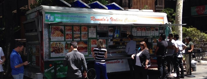 Romolo's Italian Cuisine is one of jake'nin Beğendiği Mekanlar.