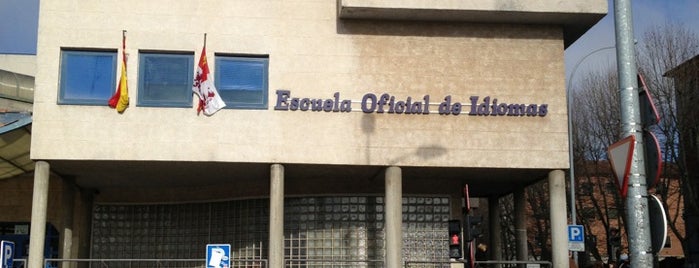 Escuela Oficial de Idiomas is one of Estudios.