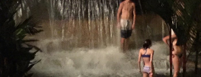 Tabacon Hot Springs is one of Lawrence'nin Beğendiği Mekanlar.