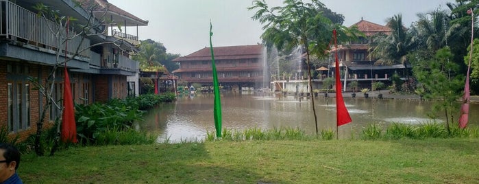 Desa Gumati Hotel and Resort is one of Farid Achmad's Saved Places.