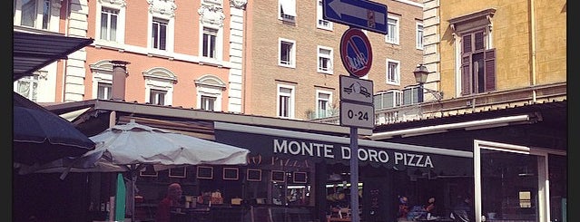 Monte d'oro pizza is one of Lugares favoritos de Eleonora.