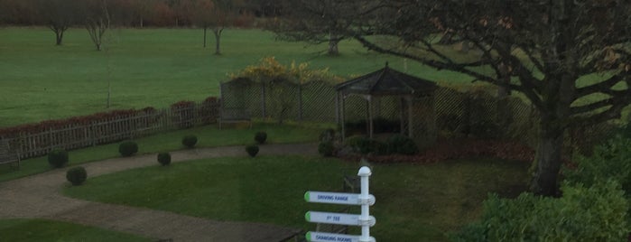 Bishopswood Golf Course is one of Lugares favoritos de Mike.