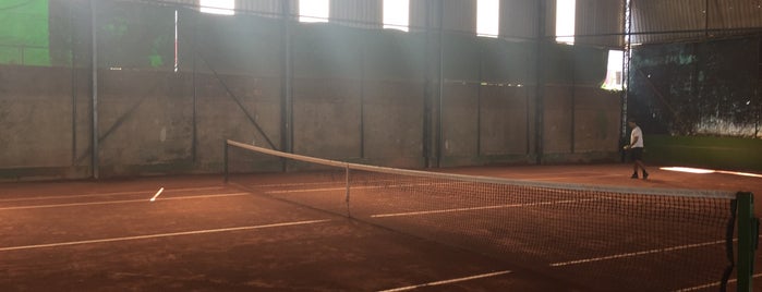 LL Tennis is one of Leonardoさんの保存済みスポット.