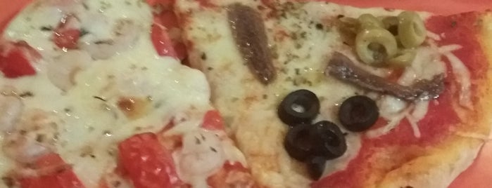 Pizza Torre is one of Locais curtidos por Carolina.
