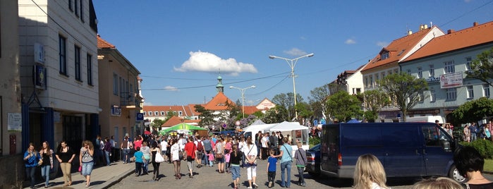 Mírové náměstí is one of Lugares favoritos de Niki.