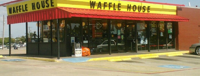 Waffle House is one of Locais curtidos por Lorelo.