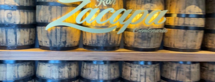 Ron Zacapa is one of Posti che sono piaciuti a Luis Arturo.